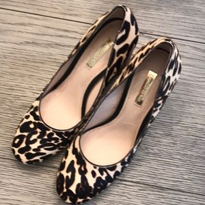 Leopard print block heel shoe